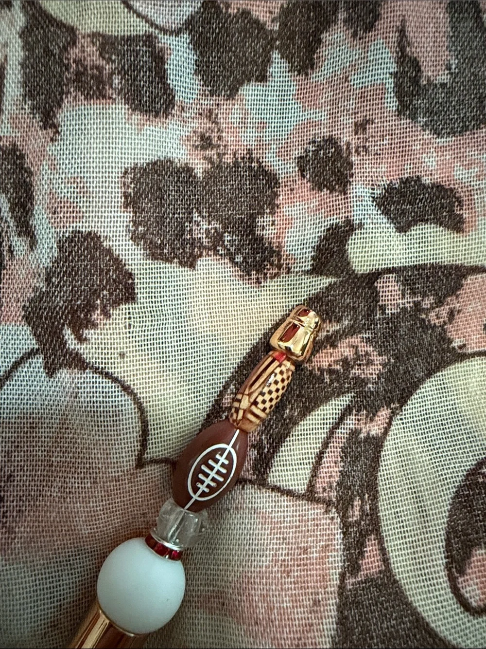 N/A elegant gold